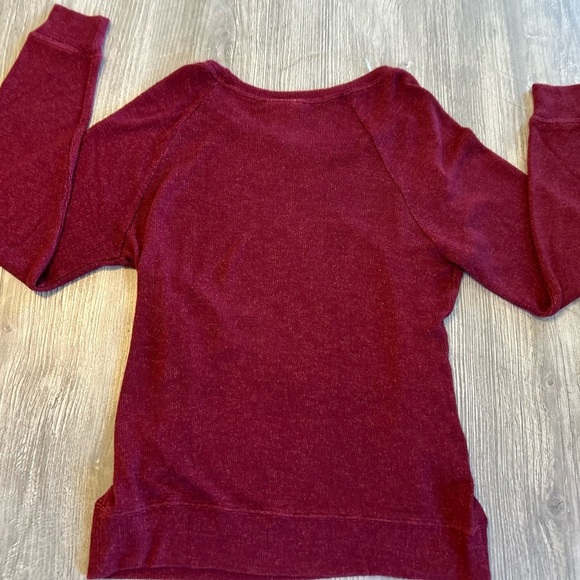 Disney Parks Mickey & Minnie Crewneck lightweight sweater Burgundy Red Sz Small. - Picture 3 of 9